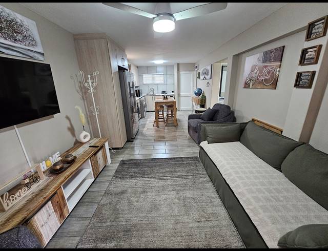 2 BEDROOM APARTMENT FOR SALE IN HARTENBOS CENTRAL